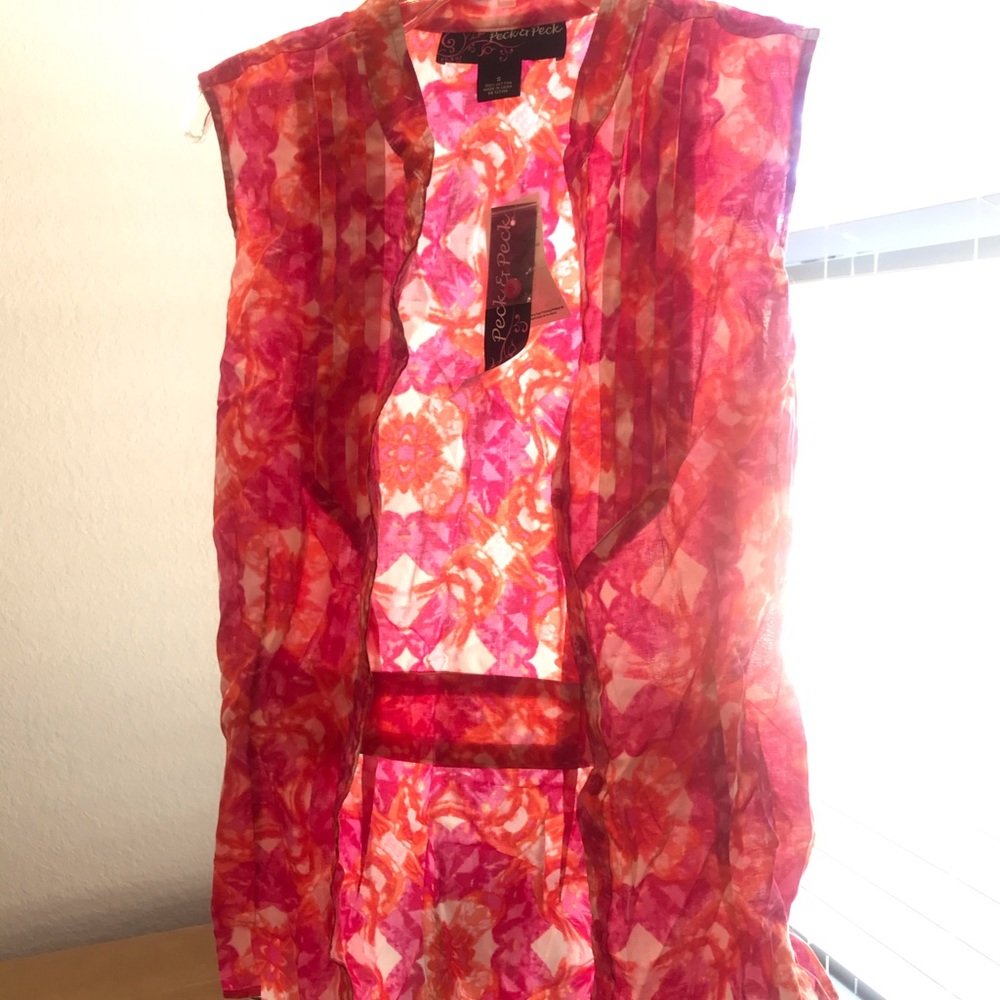 Tagged Sleeveless Pink/Orange Patterned Button Up